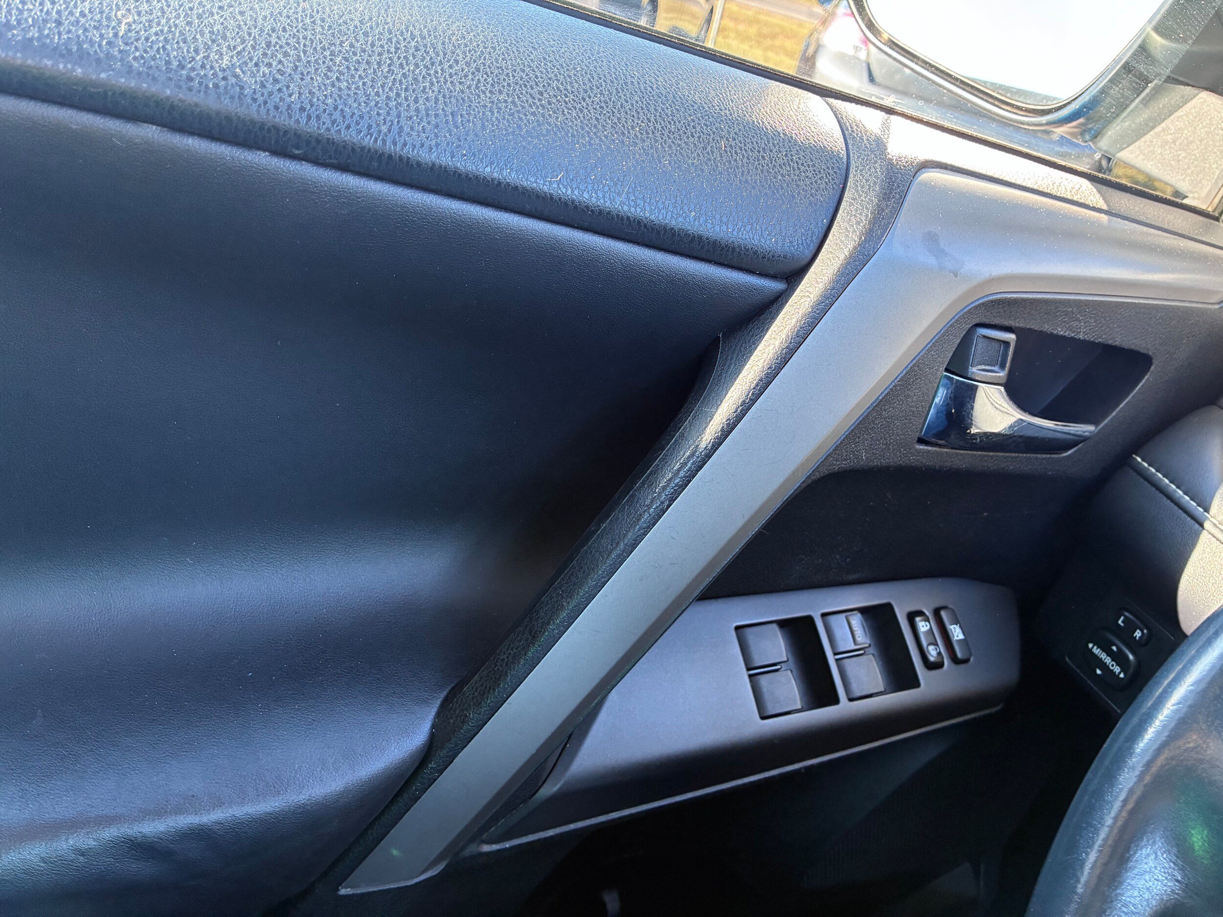 Used 2016 Toyota RAV4 XLE AWD/4WD image 12