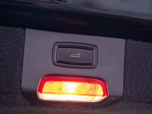 Certified 2017 Porsche Cayenne Platinum Edition image 31