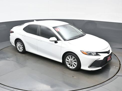 Used 2022 Toyota Camry LE FWD image 33