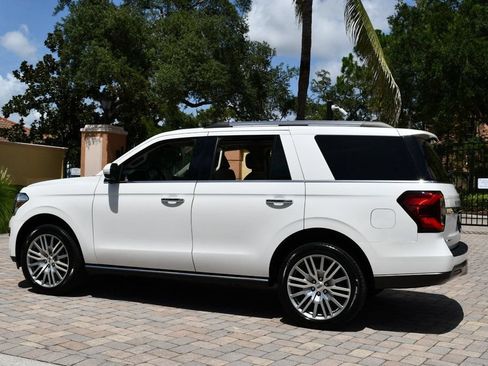 Used 2022 Ford Expedition Limited AWD/4WD image 4
