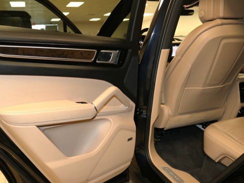 Used 2020 Porsche Cayenne Turbo AWD/4WD image 67