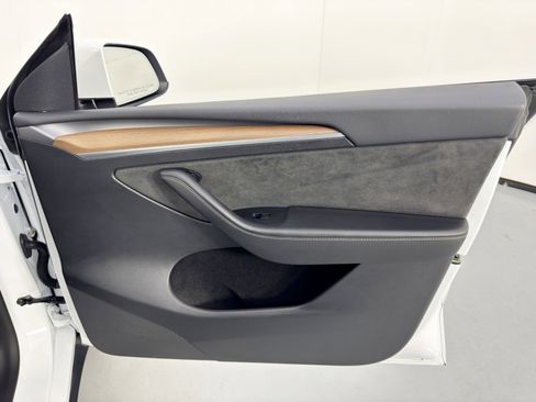 Used 2023 Tesla Model Y Long Range image 44