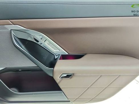 Used 2023 BMW 740i w/ Parking Assistance Package RWD image 27