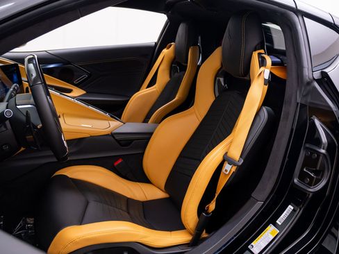 Used 2025 Chevrolet Corvette Z06 RWD image 18