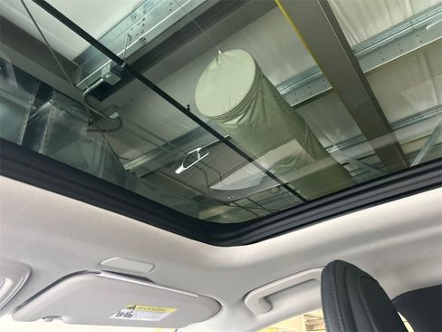 Certified 2025 Volvo XC60 B5 Plus image 25