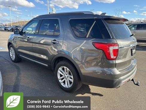 Used 2017 Ford Explorer XLT w/ Equipment Group 201A image 4
