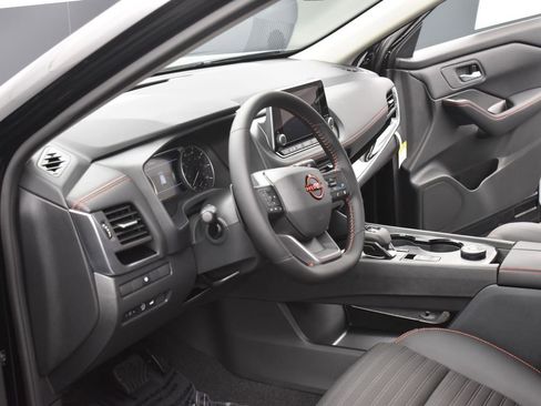 New 2026 Nissan Rogue SV image 7