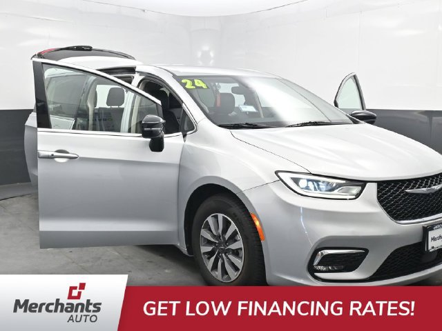 Used 2024 Chrysler Pacifica Limited FWD image 30