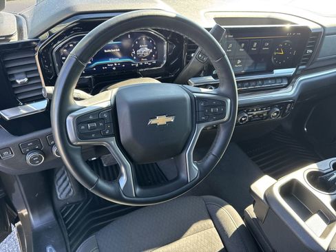 Used 2024 Chevrolet Silverado 1500 LT image 18