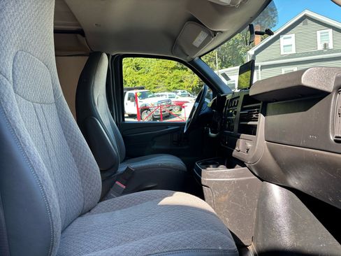 Used 2015 Chevrolet Express 3500 image 15