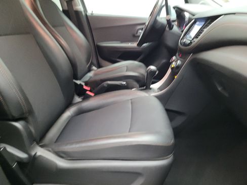 Used 2019 Chevrolet Trax LT w/ LT Convenience Package AWD/4WD image 21
