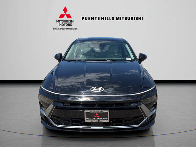 Used 2025 Hyundai Sonata Limited FWD image 2