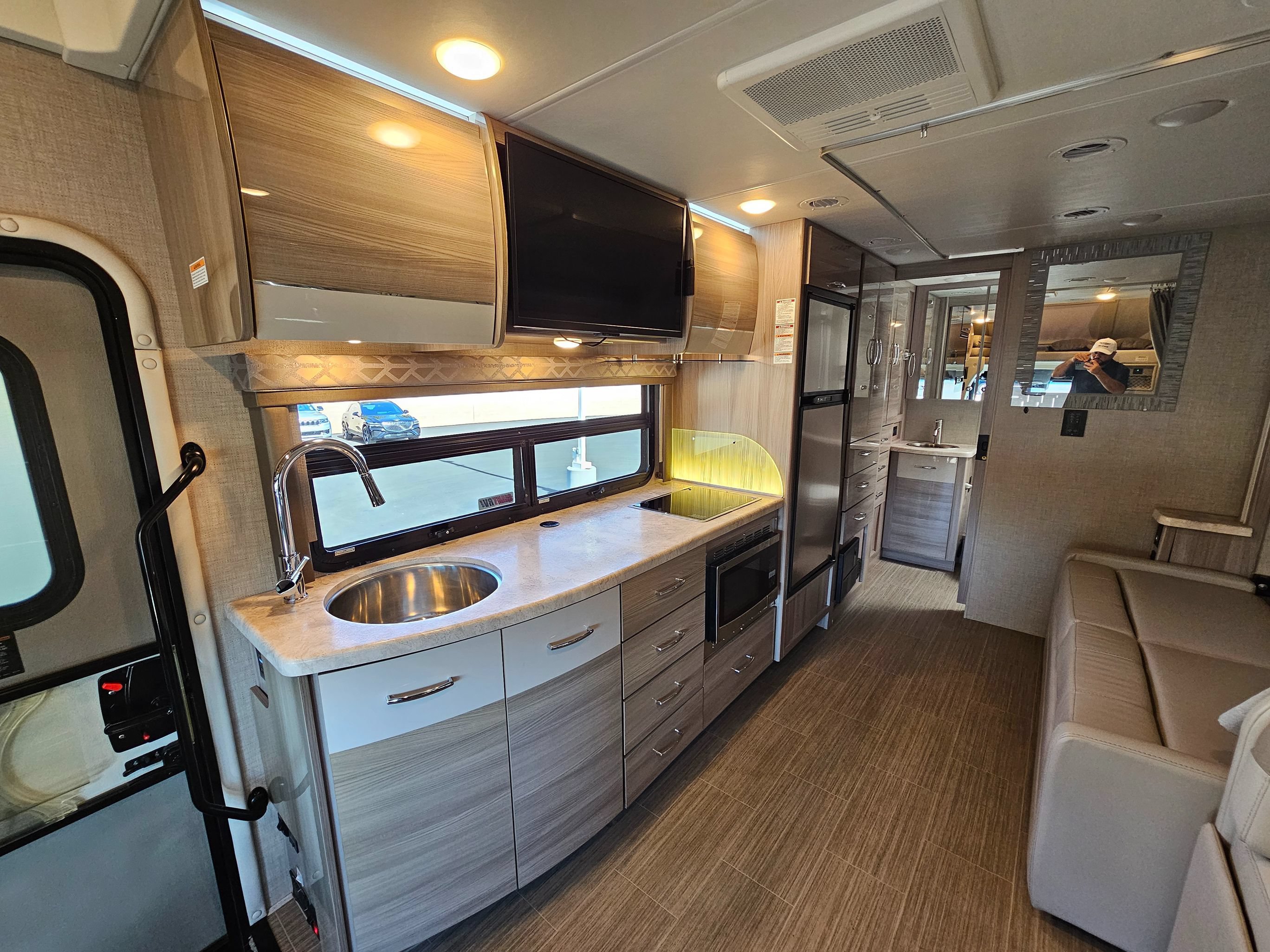 Used 2022 Mercedes-Benz Sprinter 3500 w/ Acoustic Package image 35
