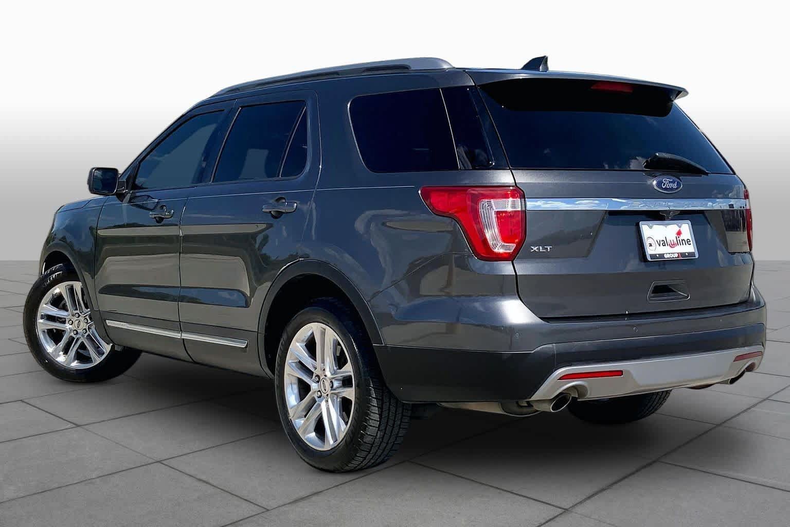 Used 2016 Ford Explorer XLT w/ Equipment Group 202A FWD image 12