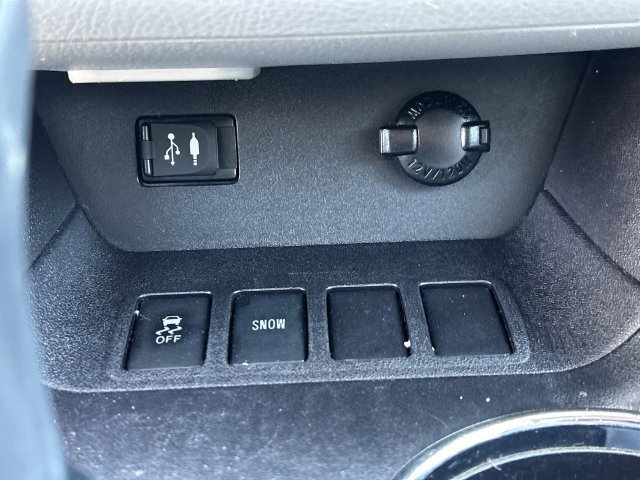 Used 2016 Toyota Highlander Limited Platinum FWD image 29