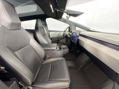 Used 2024 Tesla Cybertruck AWD Crew Cab image 37