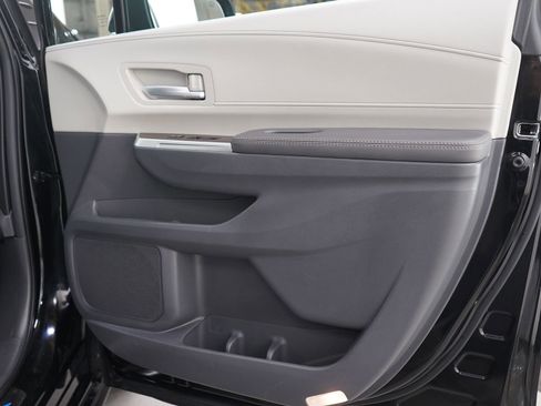 Used 2024 Toyota Sienna XLE w/ XLE Plus Package FWD image 9