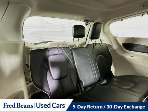 Used 2023 Chrysler Pacifica Limited FWD image 35