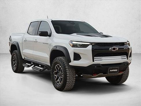Used 2024 Chevrolet Colorado ZR2 w/ Technology Package AWD/4WD image 3