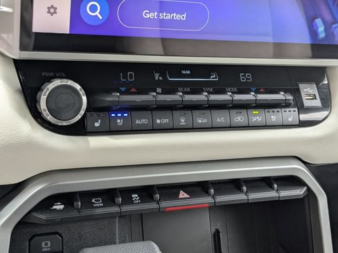 Used 2025 Toyota Sequoia Capstone AWD/4WD image 14