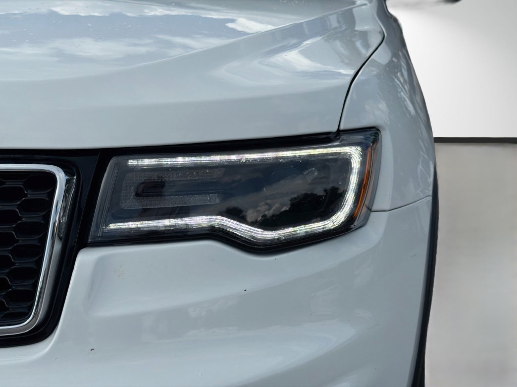 Used 2021 Jeep Grand Cherokee Laredo RWD image 9