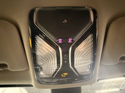 Used 2020 BMW X7 xDrive40i w/ Executive Package image 38