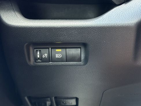 Used 2022 Toyota RAV4 XLE FWD image 18
