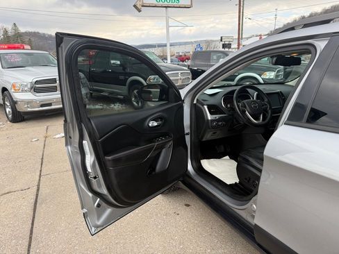 Used 2014 Jeep Cherokee Trailhawk image 14