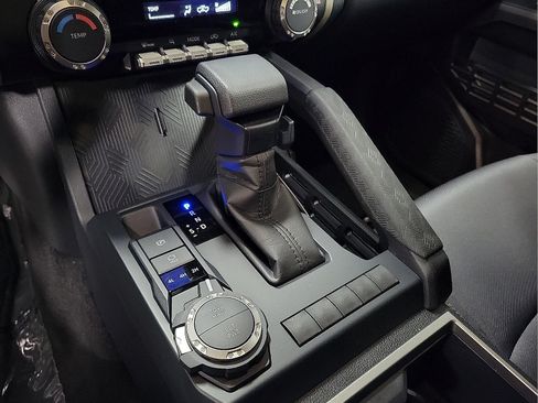 Used 2025 Toyota Tacoma SR5 AWD/4WD image 10