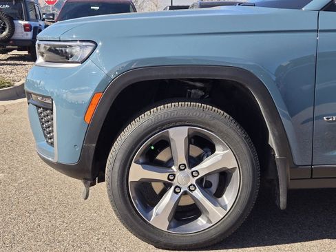 New 2026 Jeep Grand Cherokee Limited w/ Luxury Tech Group II AWD/4WD image 6