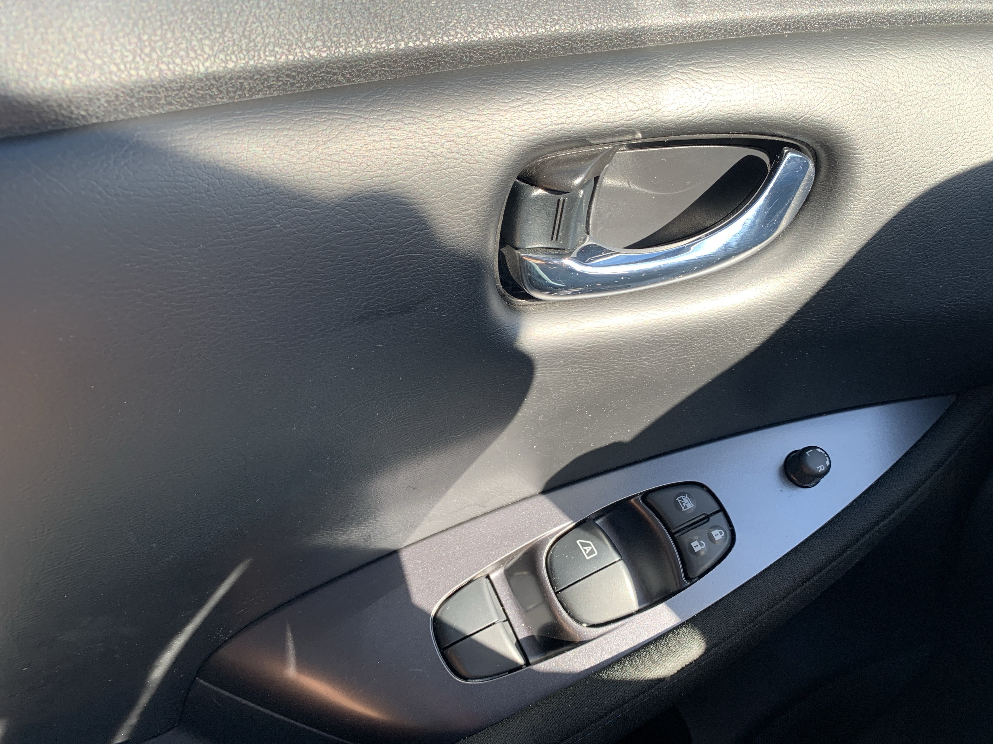 Used 2025 Nissan Leaf S FWD image 23