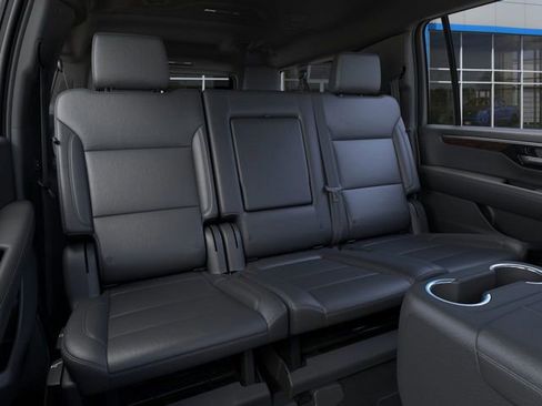 New 2026 Chevrolet Suburban LT image 17