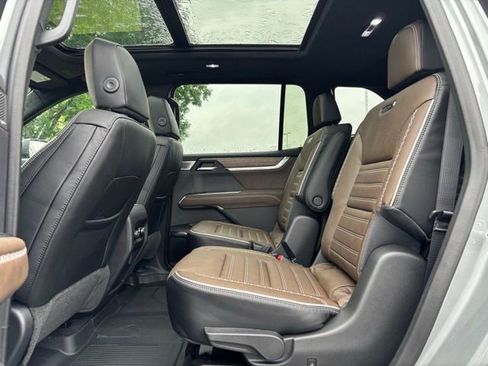 New 2026 GMC Acadia Denali Ultimate w/ LPO, Floor Liner Package AWD/4WD image 46