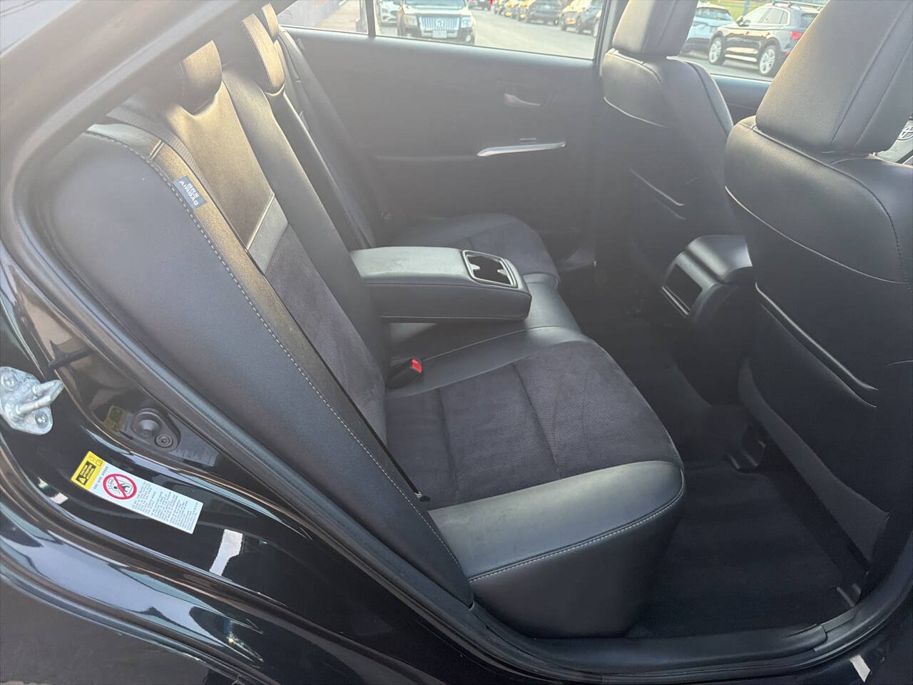 Used 2012 Toyota Camry SE w/ Leather Pkg FWD image 12