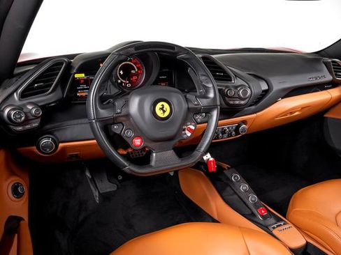 Certified 2018 Ferrari 488 GTB RWD image 5