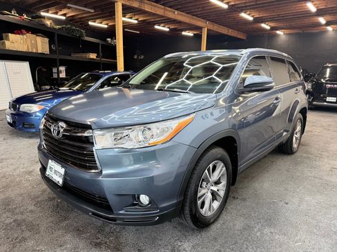 Used 2014 Toyota Highlander XLE image 4