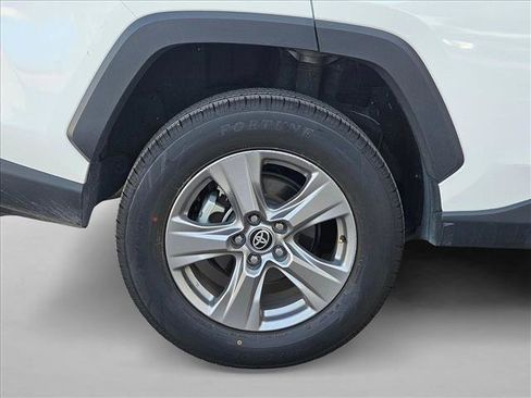 Used 2025 Toyota RAV4 XLE FWD image 19