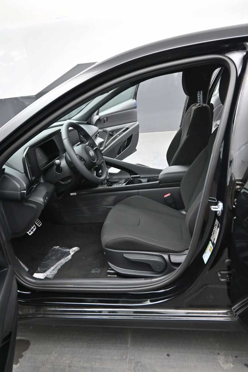 New 2026 Hyundai Elantra SEL Sport Premium FWD image 16