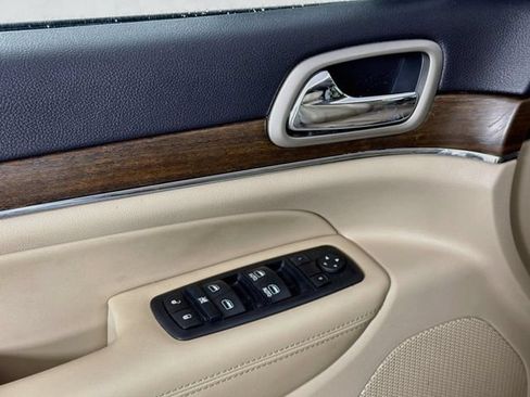 Used 2017 Jeep Grand Cherokee Limited w/ Luxury Group II RWD image 21