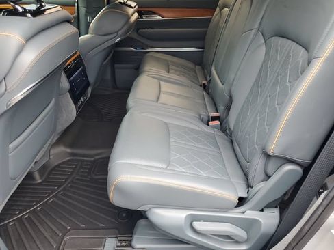 Used 2022 Jeep Grand Wagoneer Series III w/ HD Trailer Tow Package AWD/4WD image 23