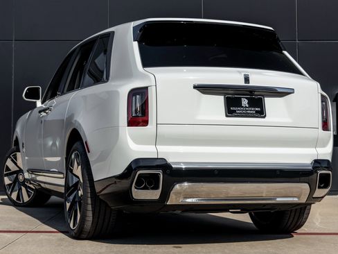 New 2026 Rolls-Royce Cullinan image 9