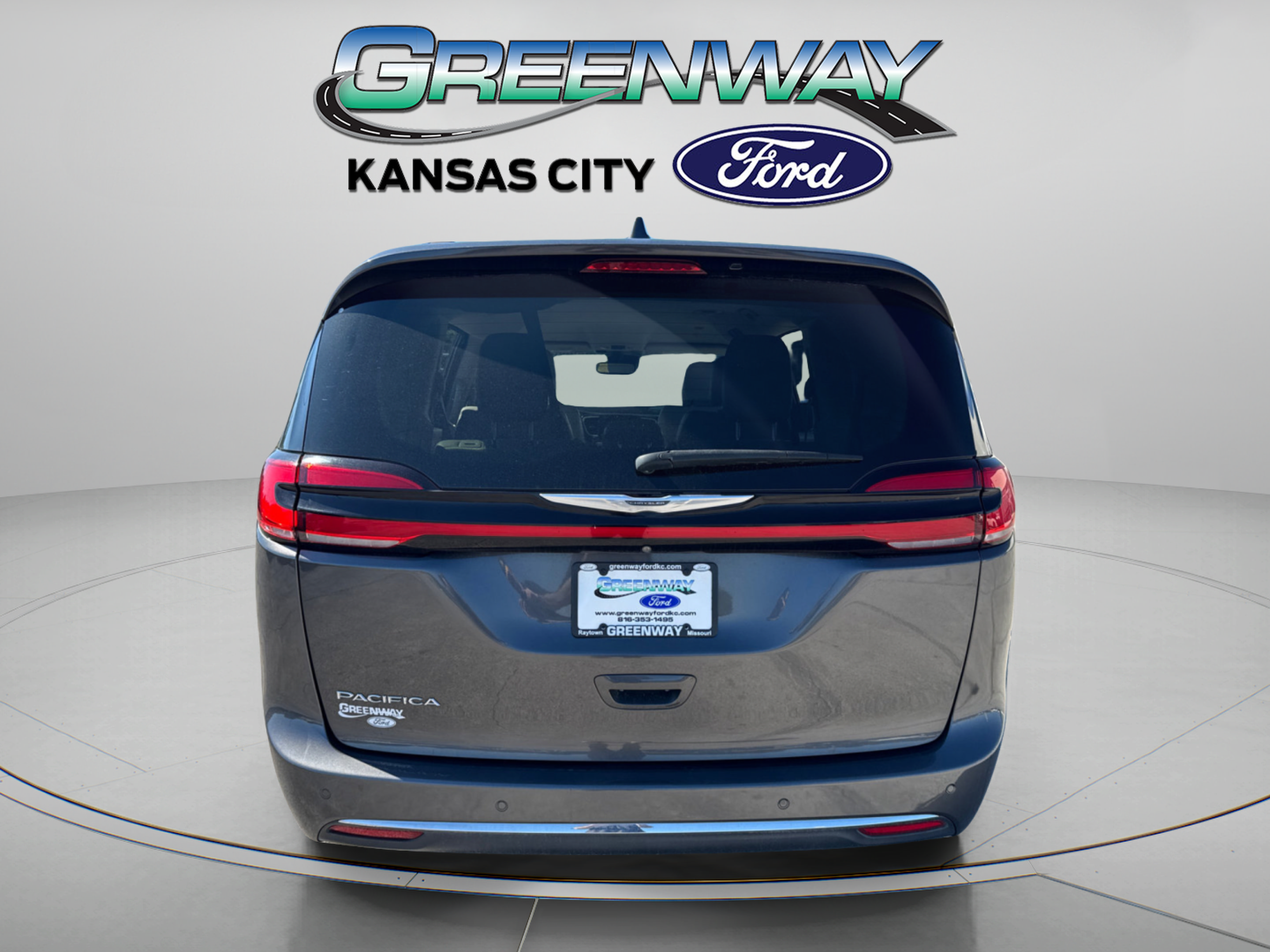 Used 2021 Chrysler Pacifica Touring-L FWD image 5