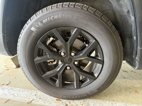 Used 2024 Jeep Grand Cherokee Altitude RWD image 49