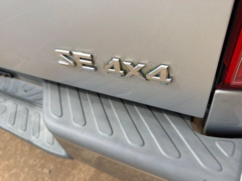 Used 2010 Nissan Frontier SE AWD/4WD image 11