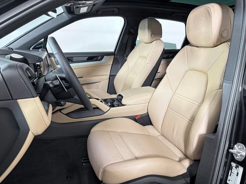 Certified 2026 Porsche Cayenne image 5