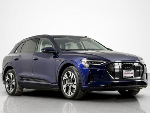 Used 2023 Audi e-tron Premium w/ Convenience Plus Package image 7