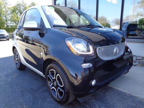 Used 2016 smart fortwo Prime RWD image 3