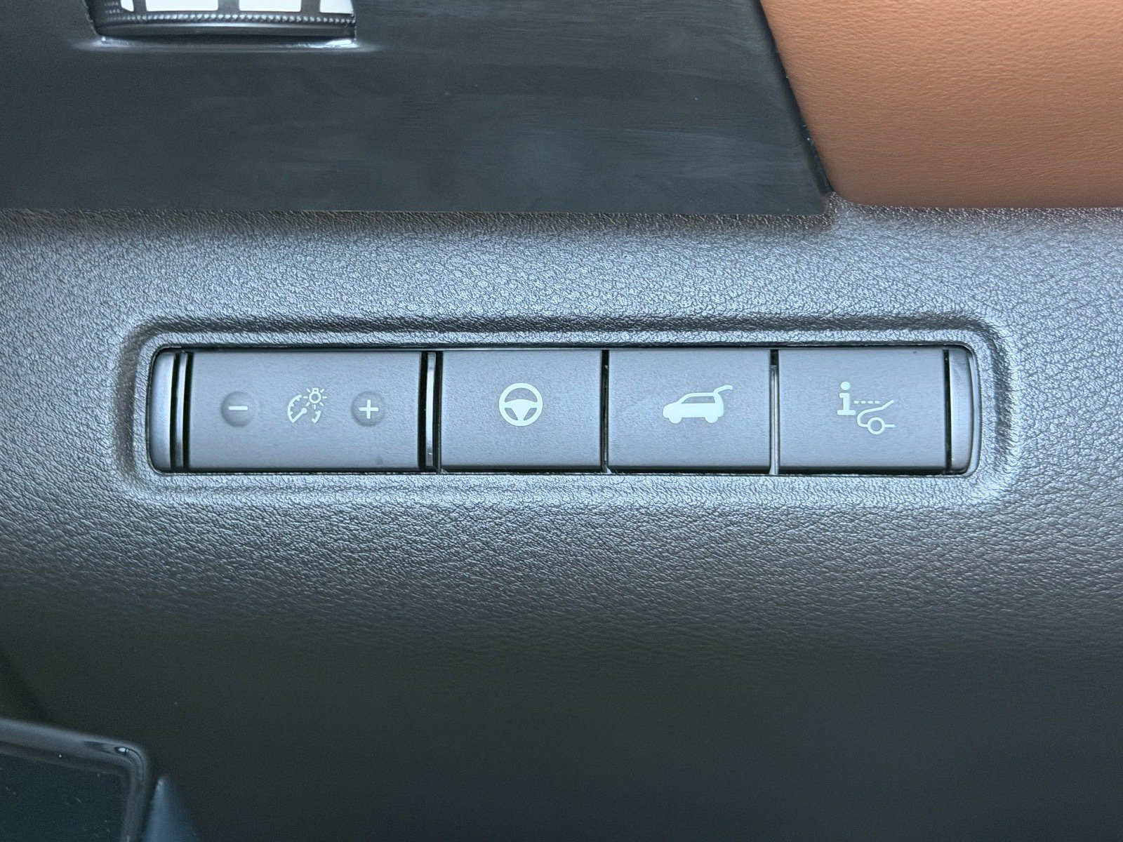 Certified 2026 Nissan Pathfinder Platinum FWD image 36