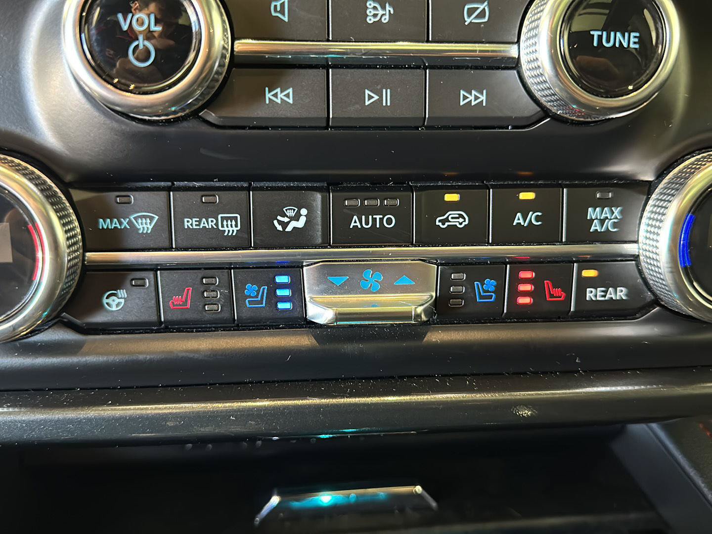 Used 2023 Ford Expedition Limited AWD/4WD image 9