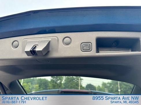 Used 2020 Chevrolet Equinox LT w/ Driver Convenience Package AWD/4WD image 32